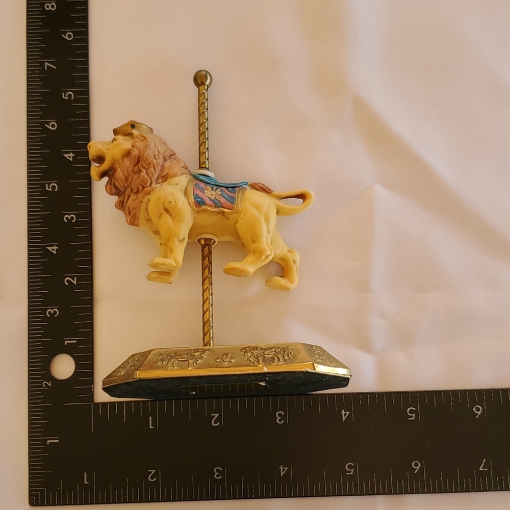 Lion Westminster Carousel Collection - Picture 9 of 9